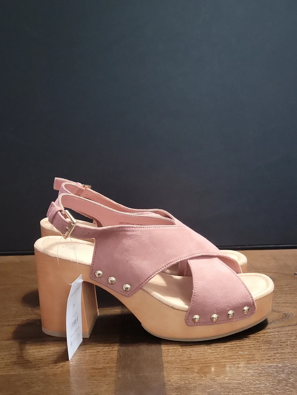 Women’s Pink Suede Crisscross Platform Sandals.  T17